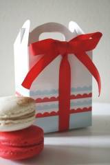 Cupcake Candy Gable Box Scallop Design Red & Blue